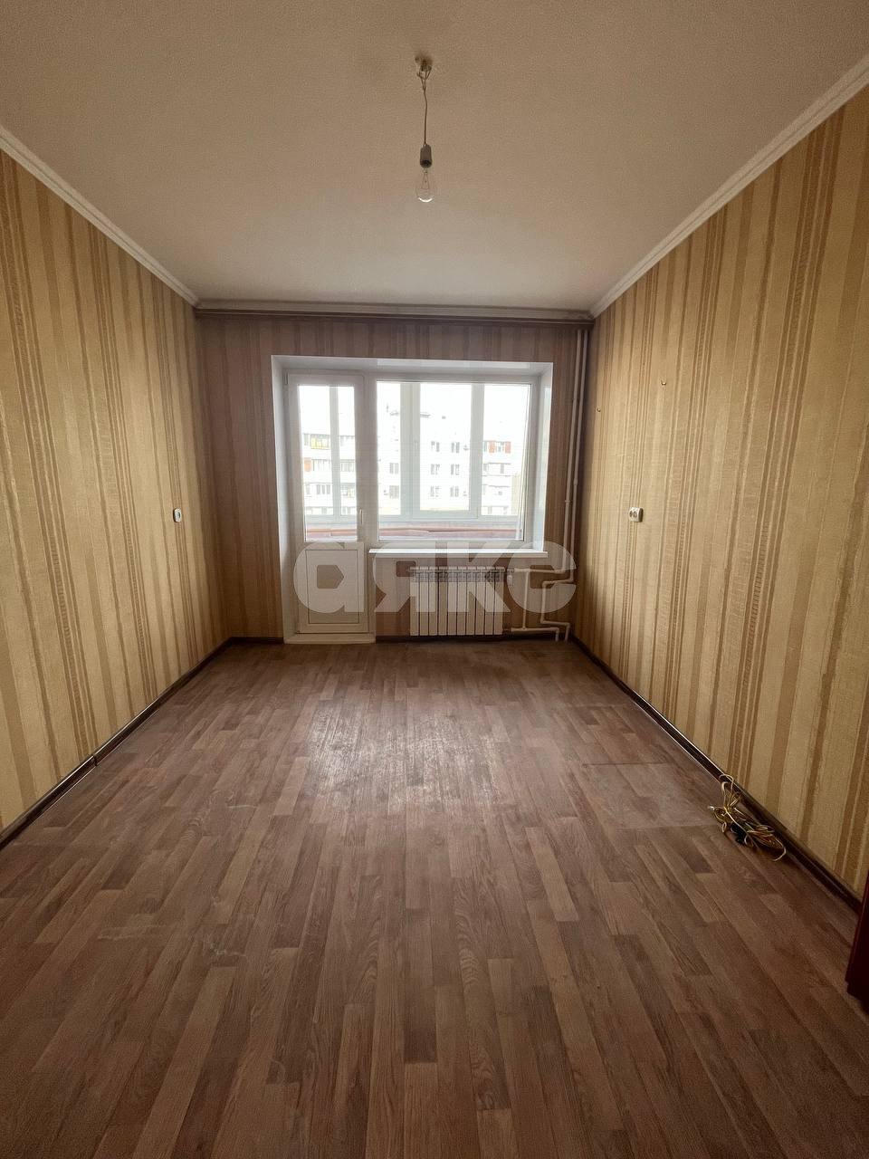 Фото №1: 4-комнатная квартира 52 м² - Мариуполь, Жовтневый, Западный, мкр. 23-й, ул. 9-й Авиадивизии, 32