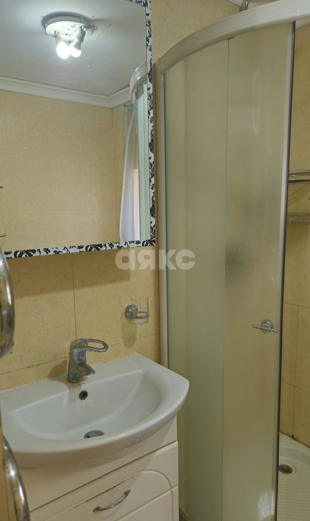 Фото №22: Дом 50 м² + 7 сот. - Мариуполь, р. Жовтневый, ул. Административная площадь