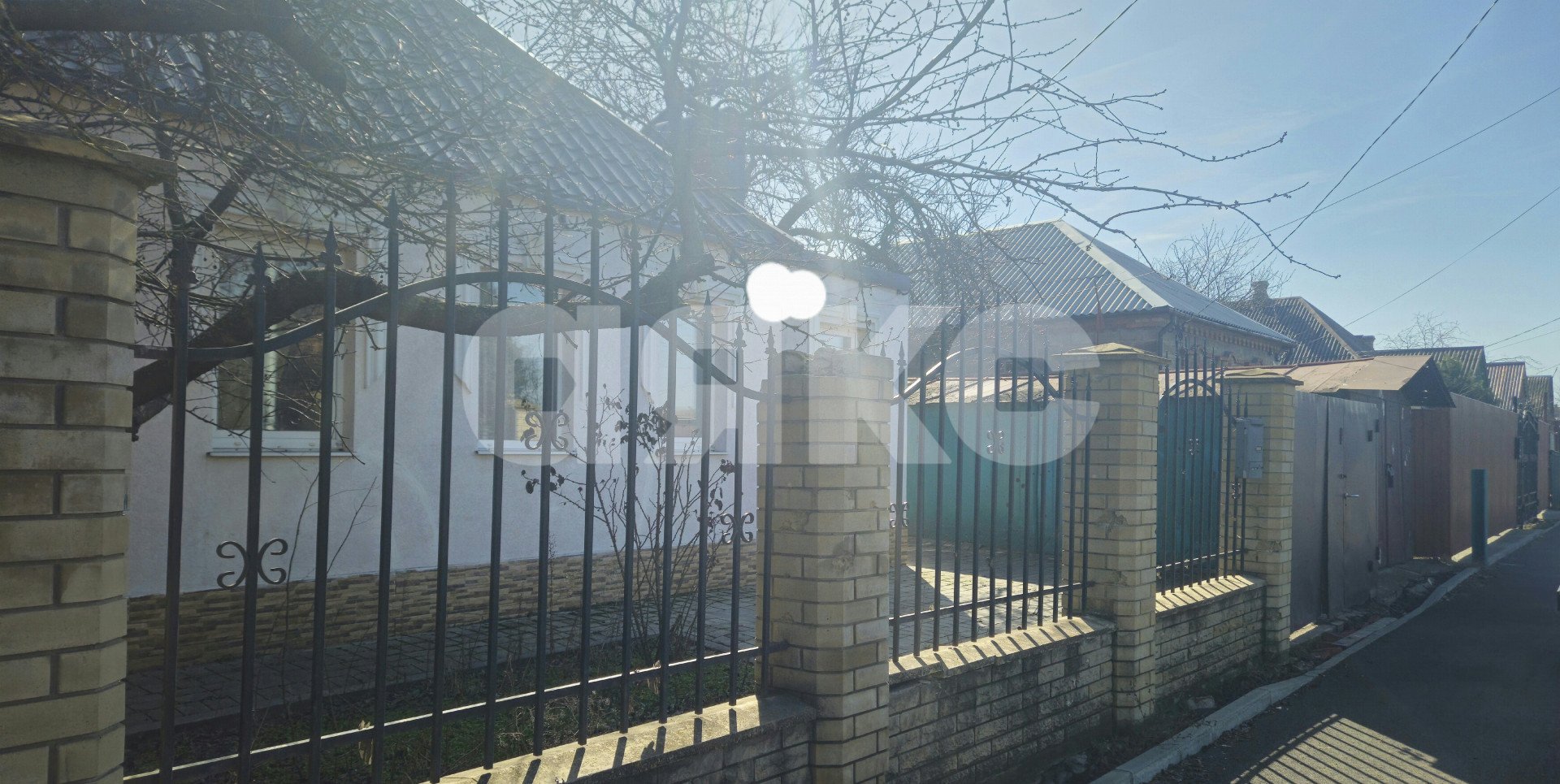 Фото №1: Дом 50 м² + 7 сот. - Мариуполь, р. Жовтневый, ул. Административная площадь