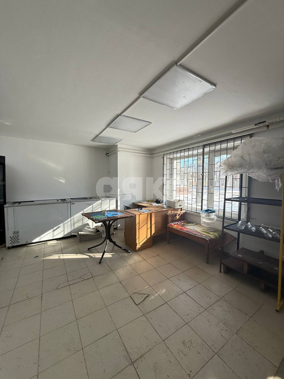 Фото №3: Коммерция 53 м² - Мариуполь, р. Жовтневый, ул. Административная площадь