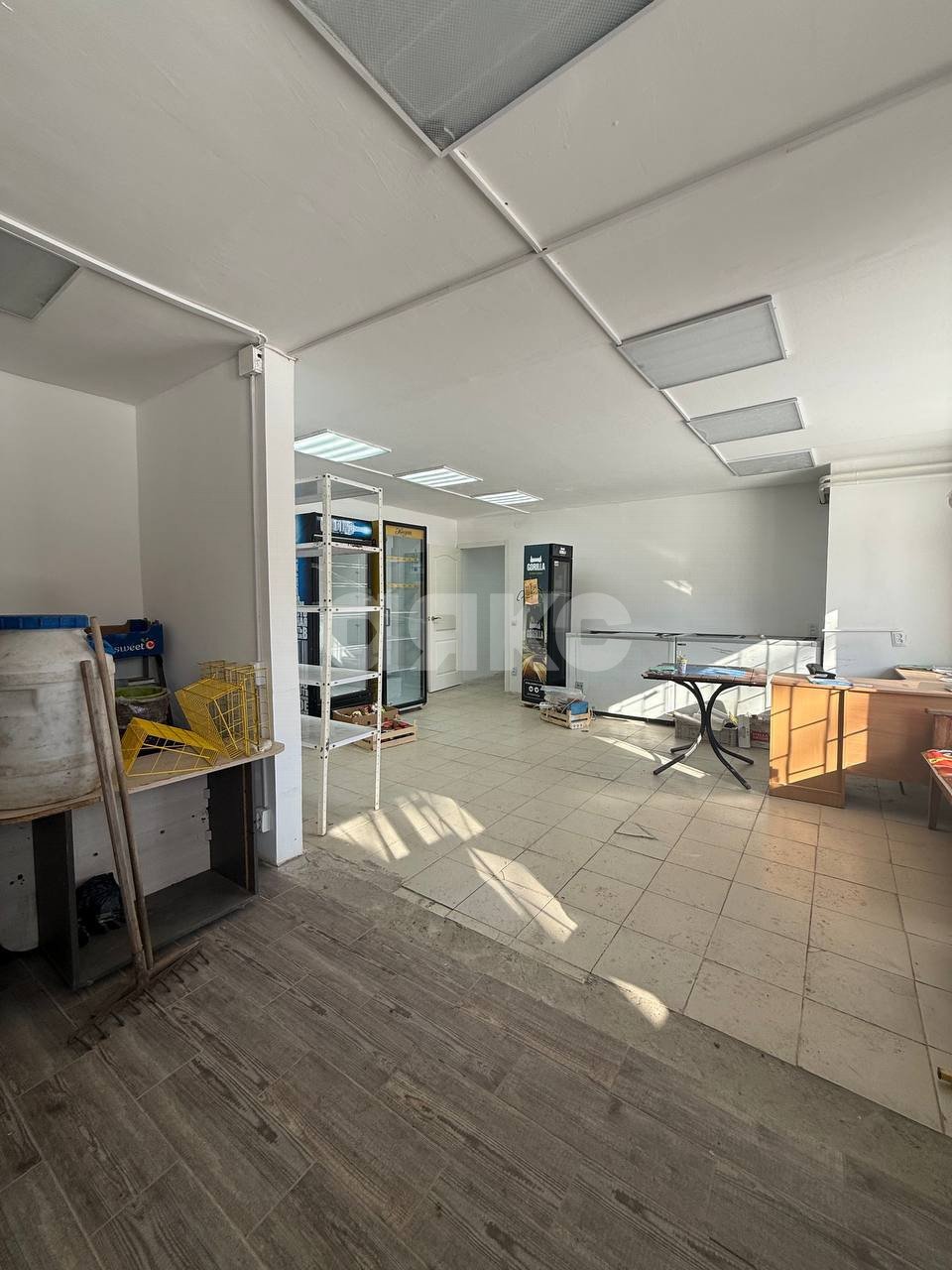 Фото №5: Коммерция 53 м² - Мариуполь, р. Жовтневый, ул. Административная площадь