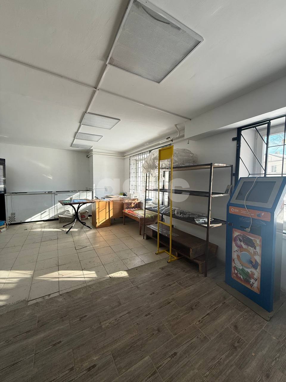 Фото №4: Коммерция 53 м² - Мариуполь, р. Жовтневый, ул. Административная площадь